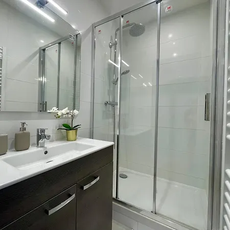 Appartamento Bngo I Le Spacieux I 3 Chambres, 2 Salles De Bain, Parking Prive Gratuit, 8 Personnes, Vieux Hypercentre